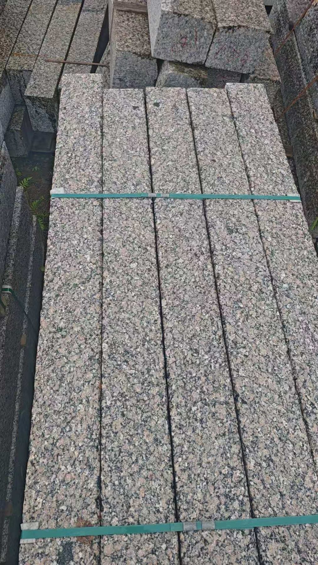 Kerb surfaces and packing