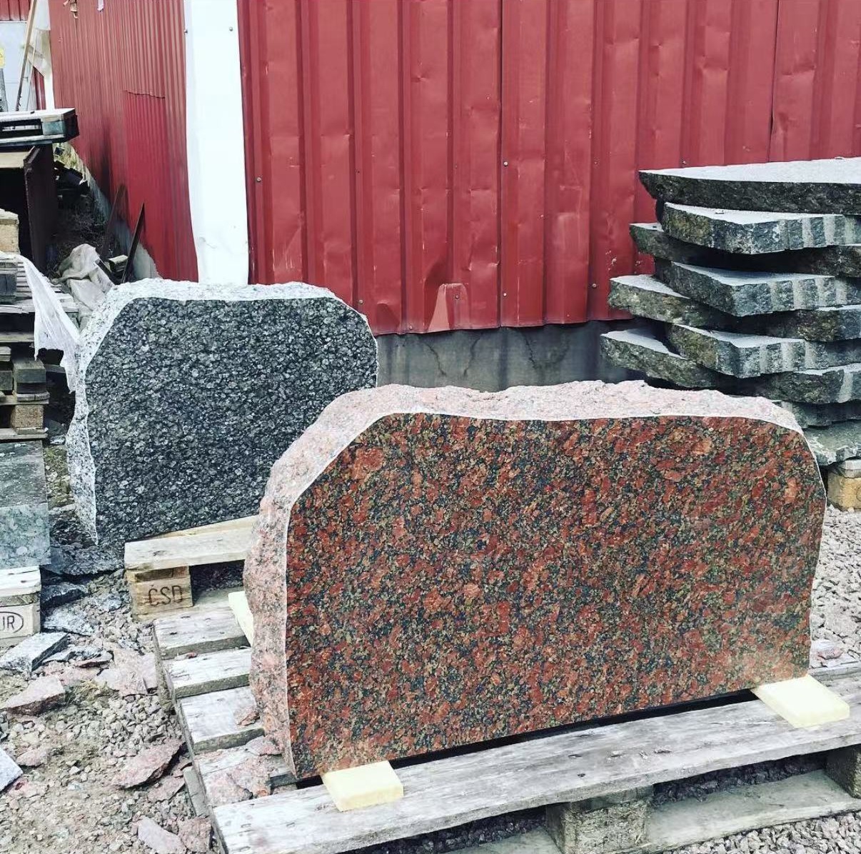 Kuvassa laaniaihioita jatkojalostukseen.